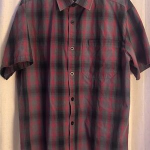 Men's Short-Sleeve Plaid Button-Down Shirt - Red & Black